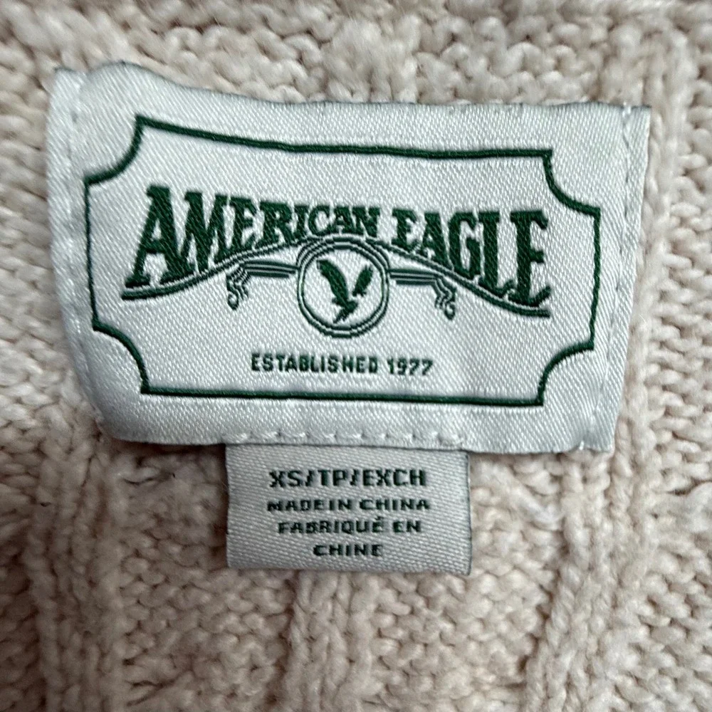 American Eagle Womens XS Cable Knit Cardigan Cream Cropped Button Sweater